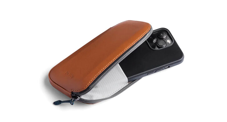 Bellroy All Conditions phone pocket case 